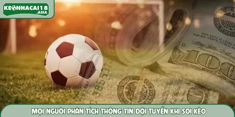 Mọi người phân tích thông tin đội tuyển khi soi kèo
